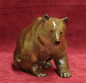 Фарфоровая статуэтка Медведь