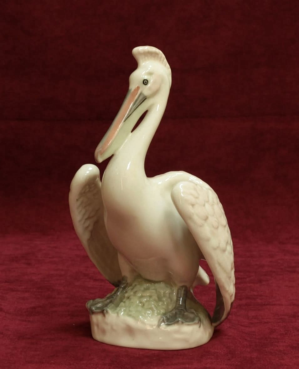 Фарфоровая статуэтка Пеликан